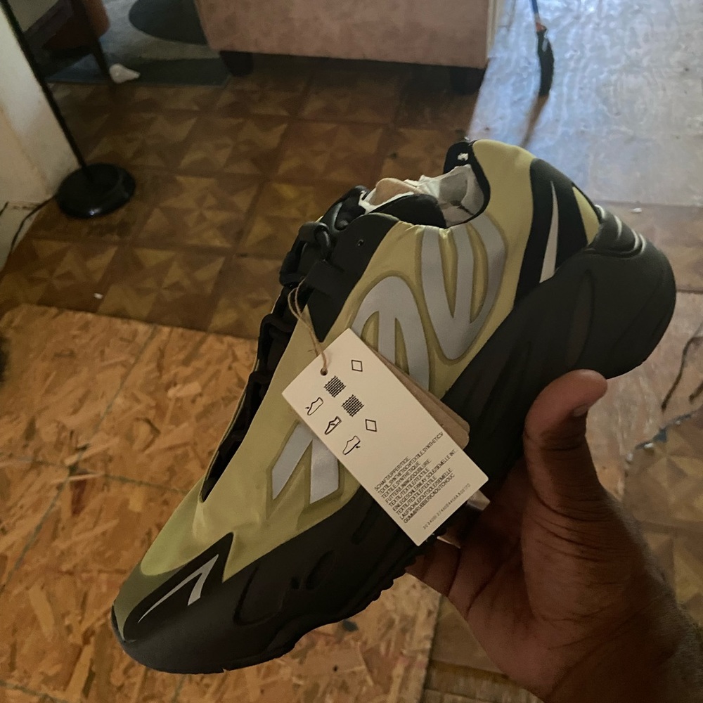Yeezy 700 mvn